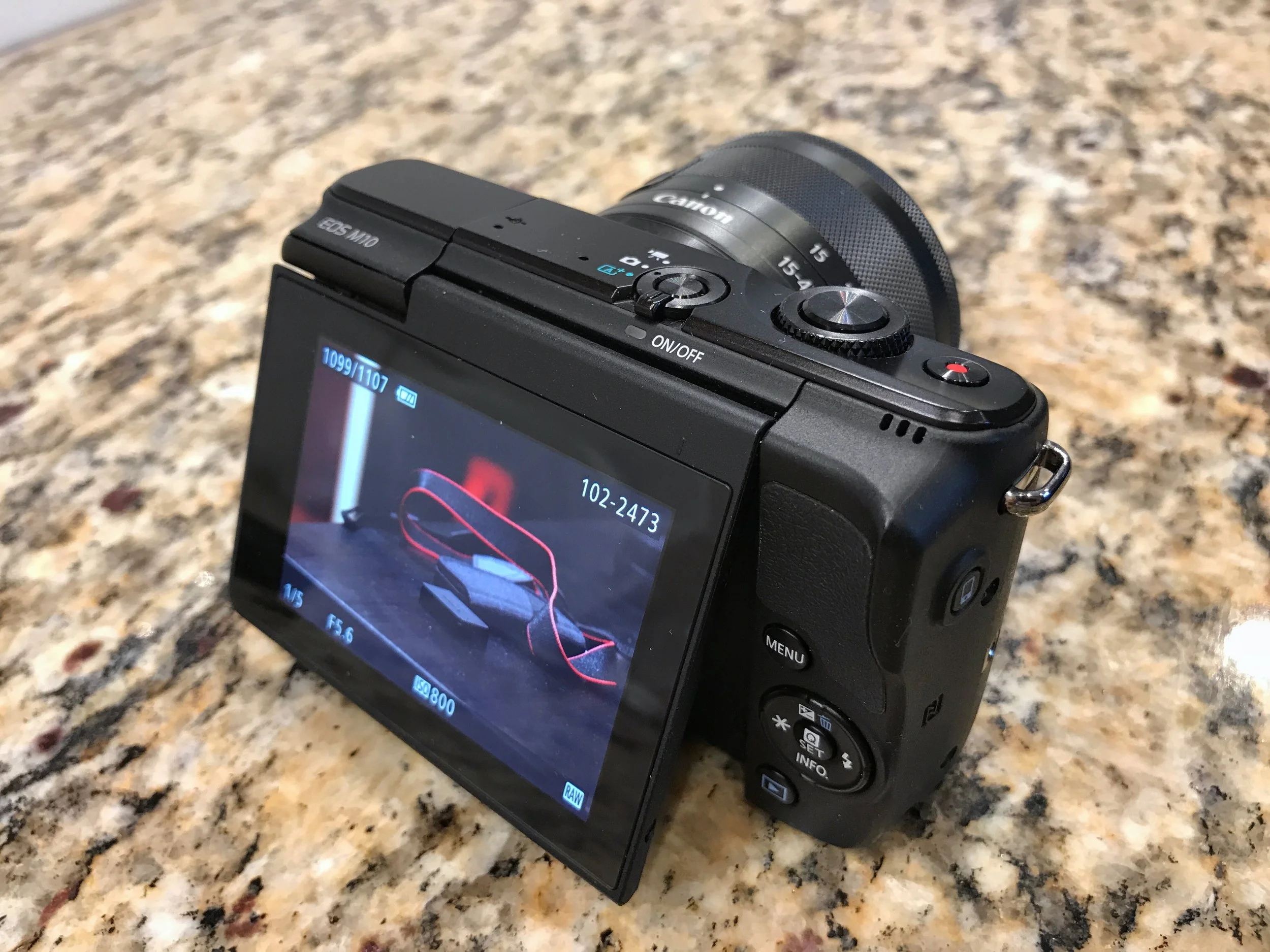 Canon EOS M10 デジタル一眼レフカメラ EOS M10 ミラーレス一眼カメラ グレー [ズームレンズ+ズームレンズ